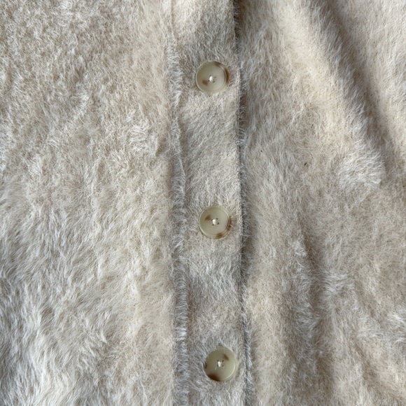 Levi’s Sweater White Fuzzy Betty Cardigan Sweater Relaxed Fit Size Small - Picture 4 of 16